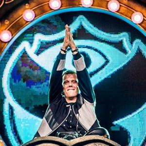 What would you do if this happened? 👀 Let’s relive some special @tomorrowland moments together 🔥 

#tomorrowland #festival #arminvanbuuren #fail #wearmada